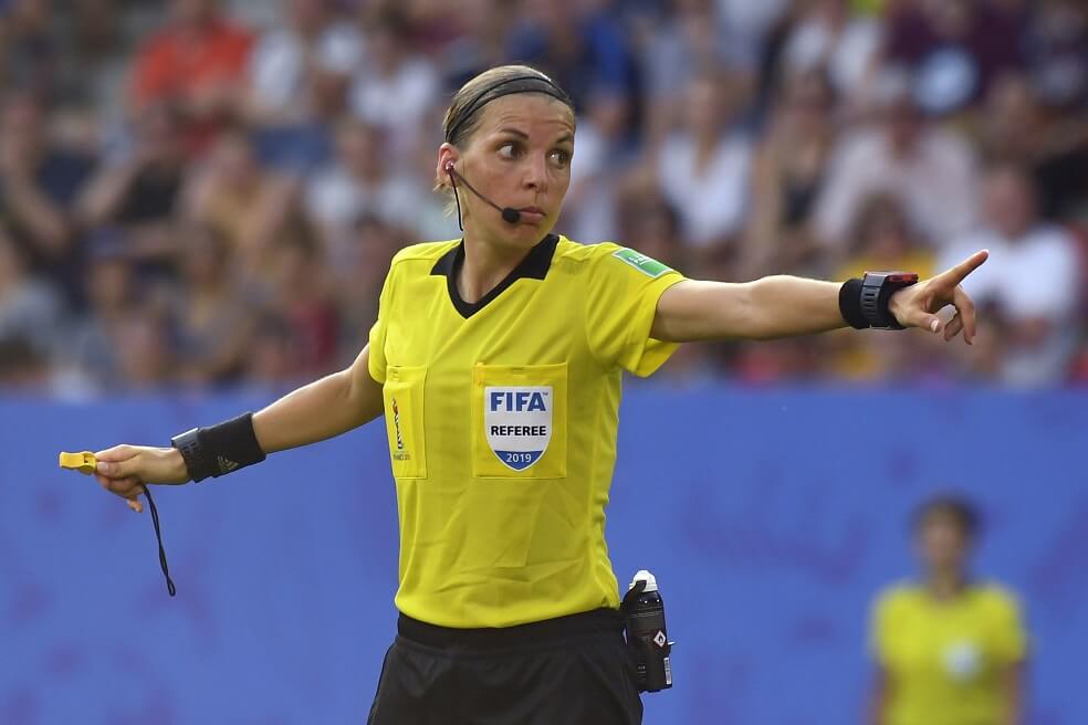 Stéphanie Frappart será la primera mujer en arbitrar la Supercopa de Europa