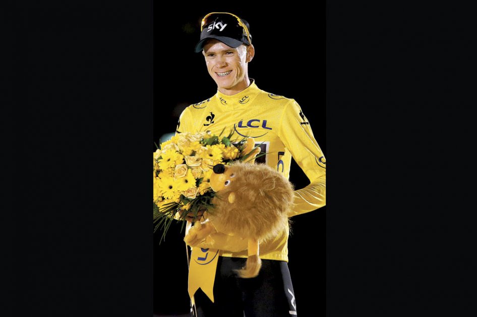 El británico Chris Froome, en la ceremonia de premiación. / AFP
