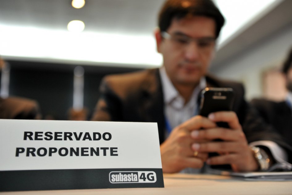 Avanza subasta para telefonía móvil de cuarta generación (4G)