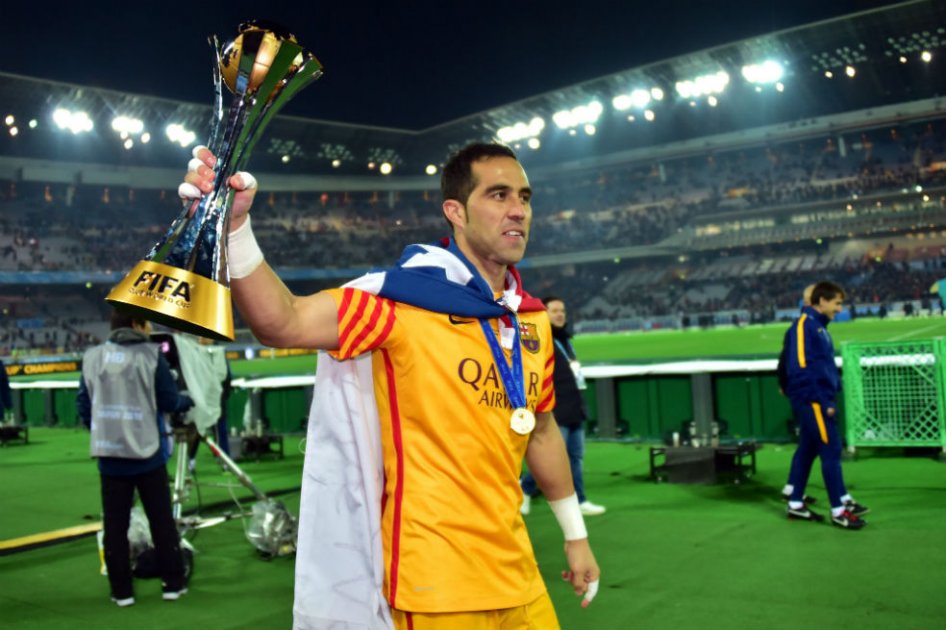 Claudio Bravo, mejor futbolista chileno de 2015