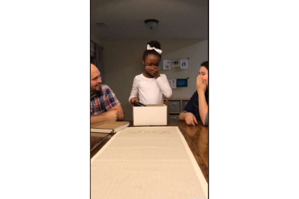 Conmovedora reacción de niña al enterarse de que será adoptada