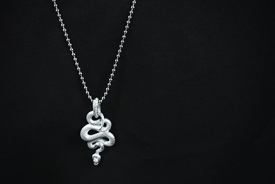 Así puedes limpiar las cadenas de plata