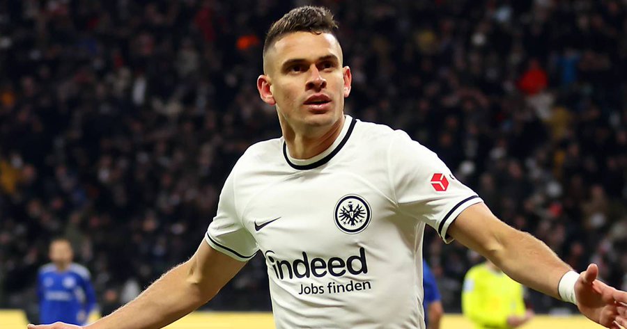 Rafael Santos Borré volvió al gol en la victoria de Frankfurt sobre Schalke