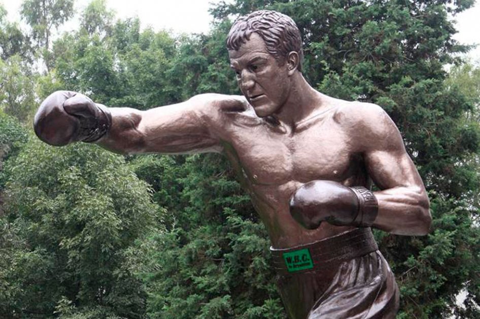 Consejo Mundial de Boxeo presentó estatua de Rocky Marciano