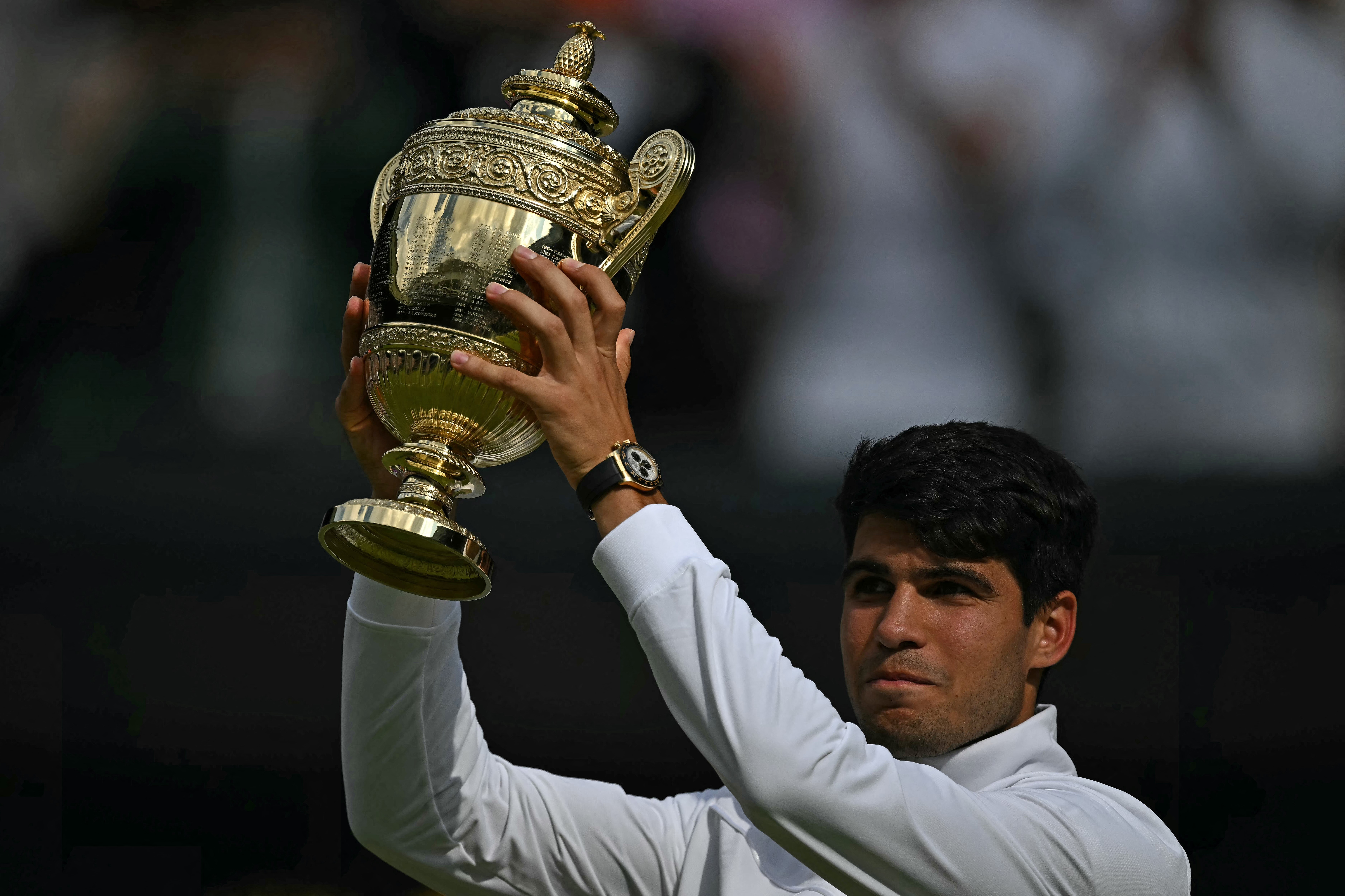 Carlos Alcaraz le pasó por encima a Djokovic y sumó su segundo título de Wimbledon