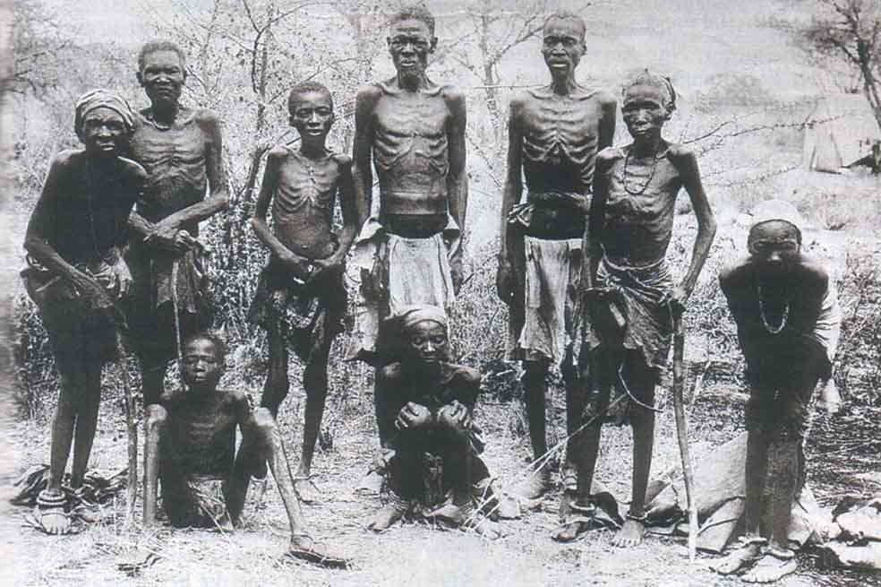 Hereros sobrevivientes del genocidio.