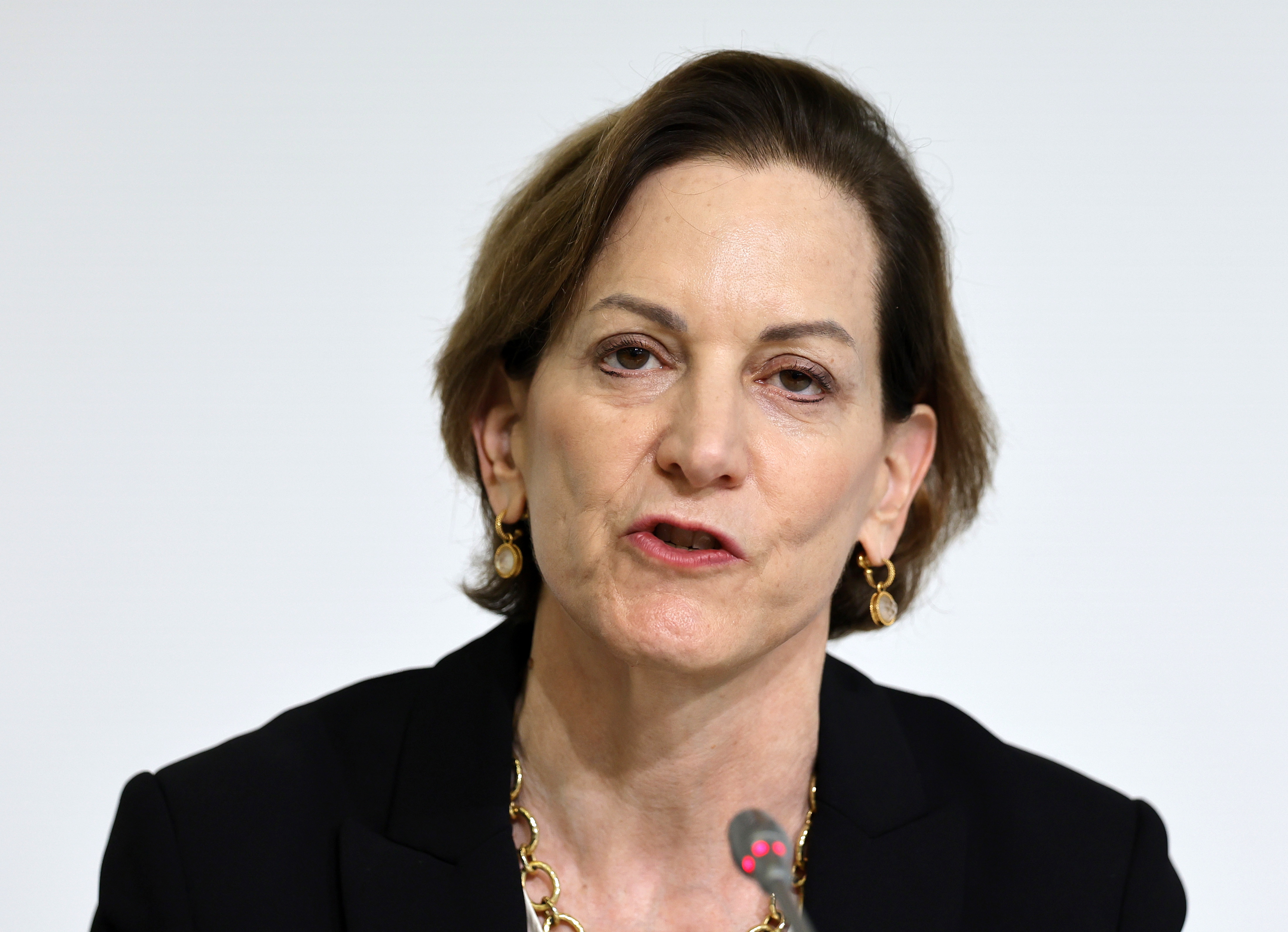 ConTexto: La seducción de los gobiernos autoritarios, explicada por Anne Applebaum