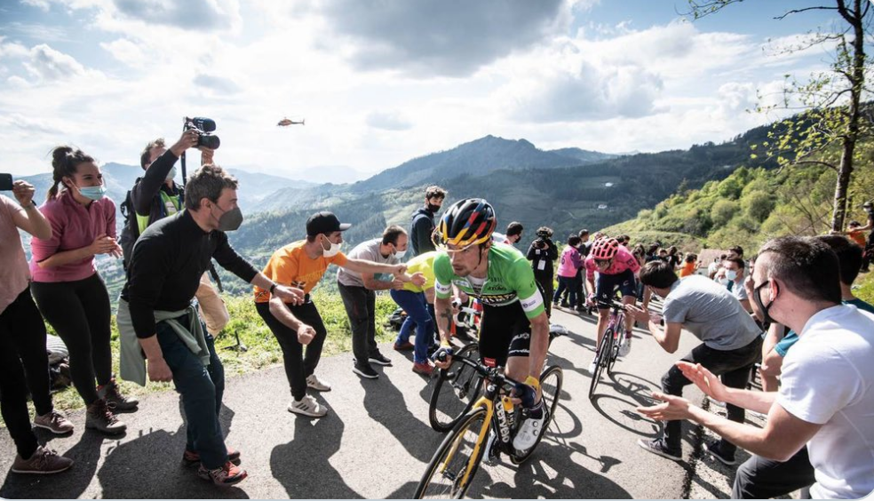 Roglic tumbó a Pogacar y se coronó campeón de la Vuelta al País Vasco
