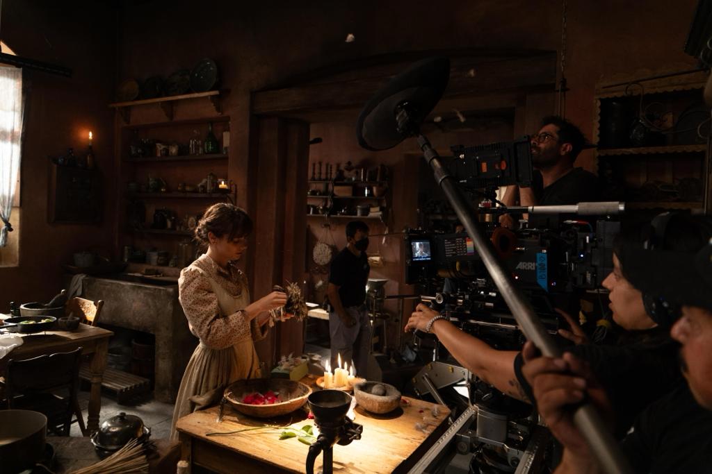 La serie ‘Como agua para chocolate’ abraza el reto de adaptar a la icónica novela
