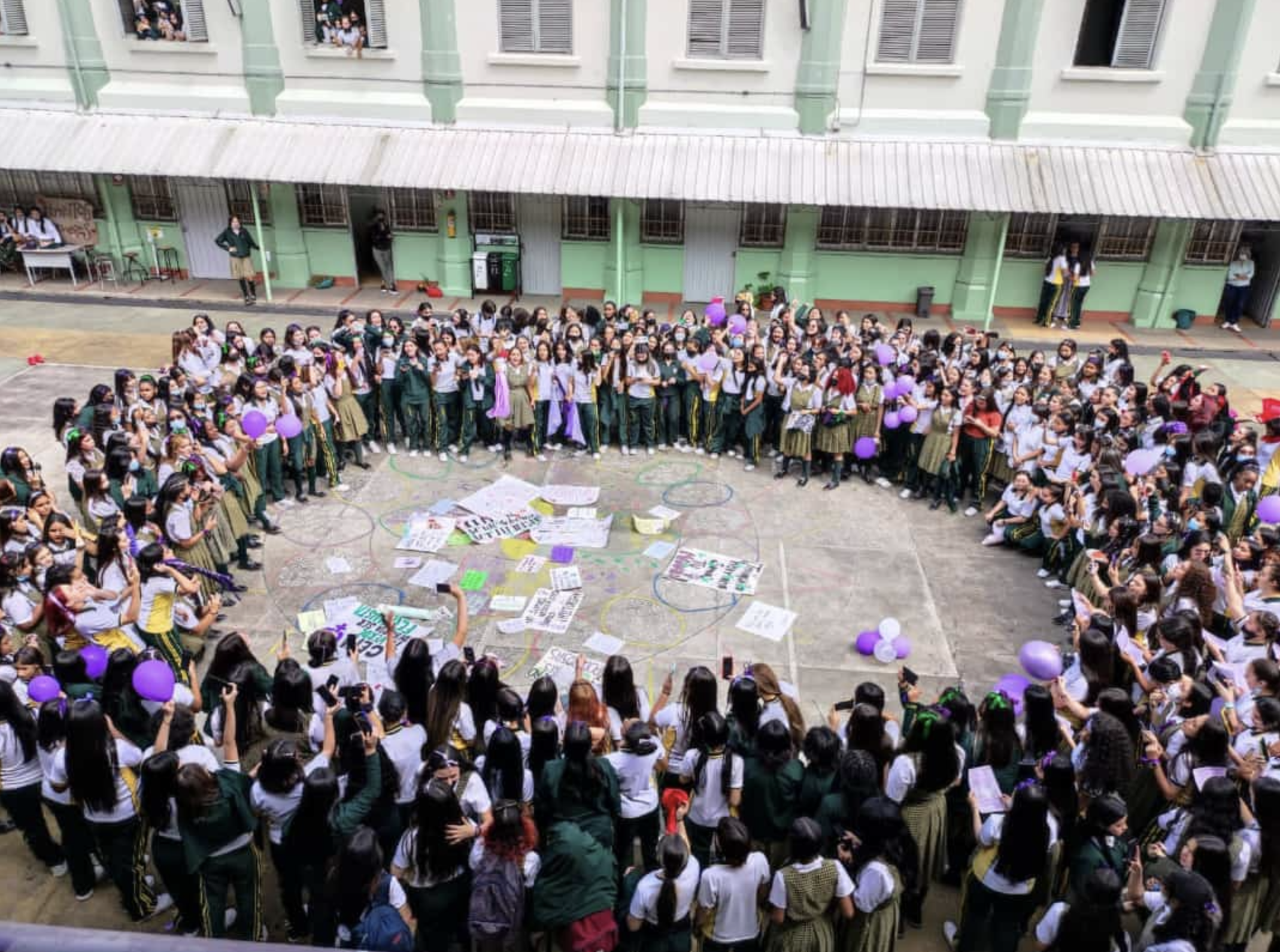 Las estudiantes del Cefa, en Medellín, que hicieron visible el acoso en su colegio