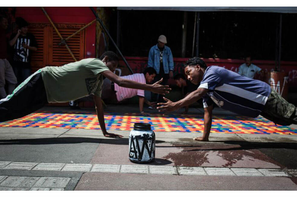 ONG británica forma emprendedores creativos en las comunas de Medellín