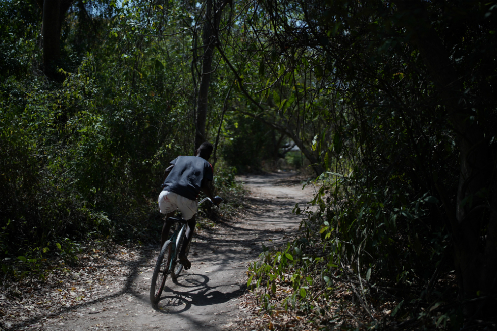 La bicicleta es el medio de transporte en Isla Grande. / Foto: Óscar Güesguán