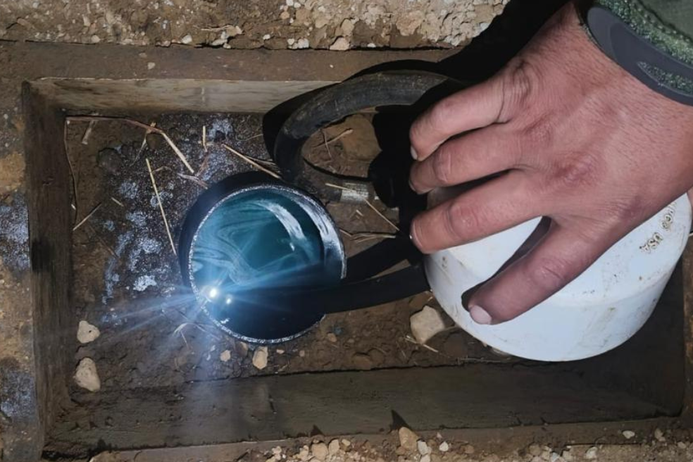 Capturan hombres que escondían bajo tierra miles de galones de combustible robado