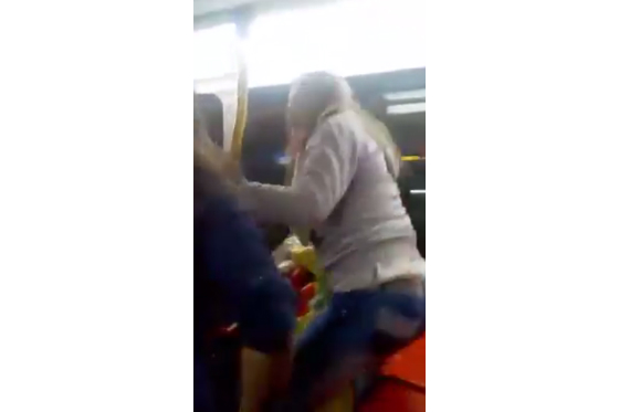 Mujeres protagonizan pelea por una silla en TransMilenio