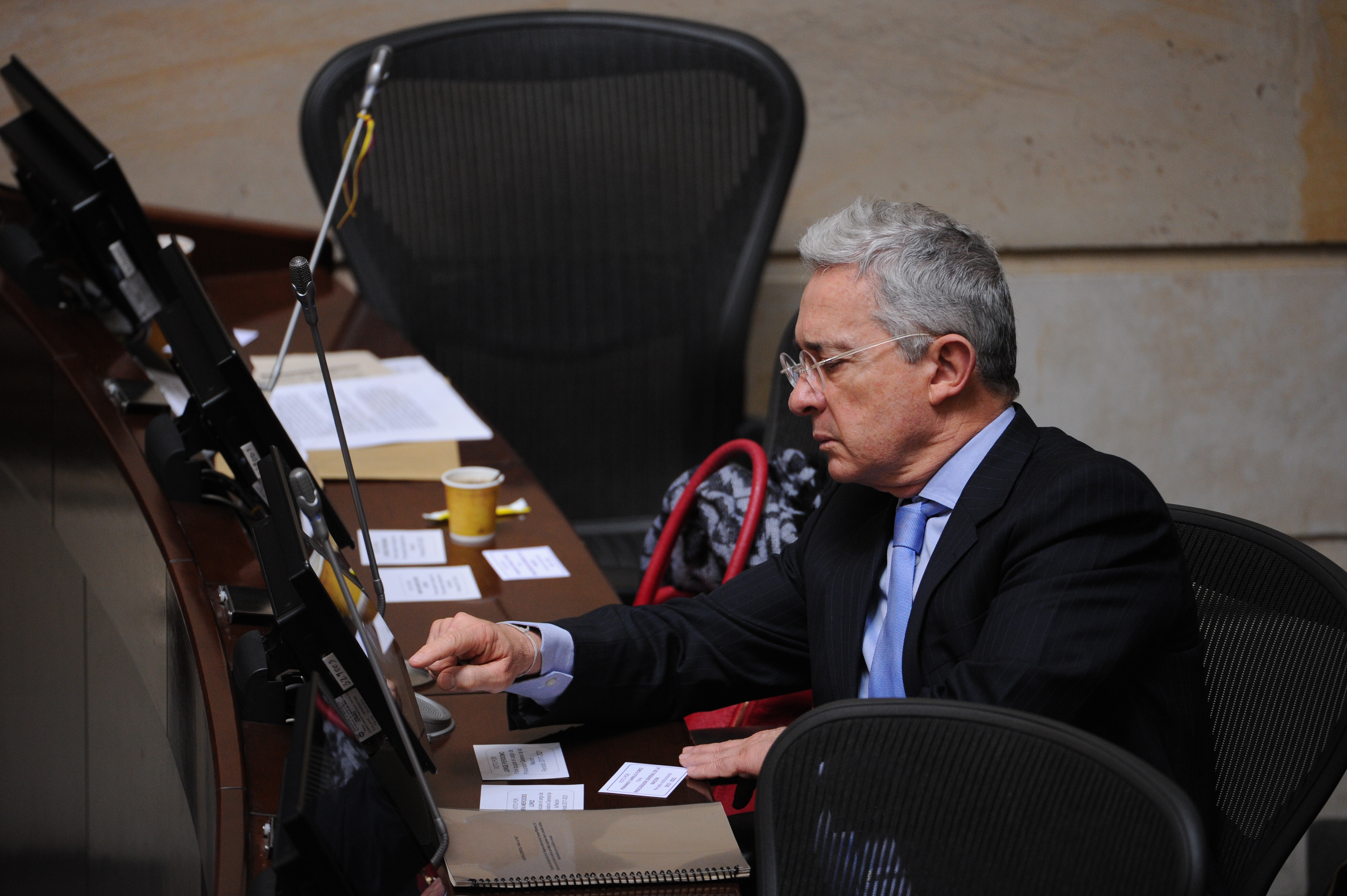Uribe se mantiene en que los falsos positivos “nada tienen que ver” con la seguridad democrática