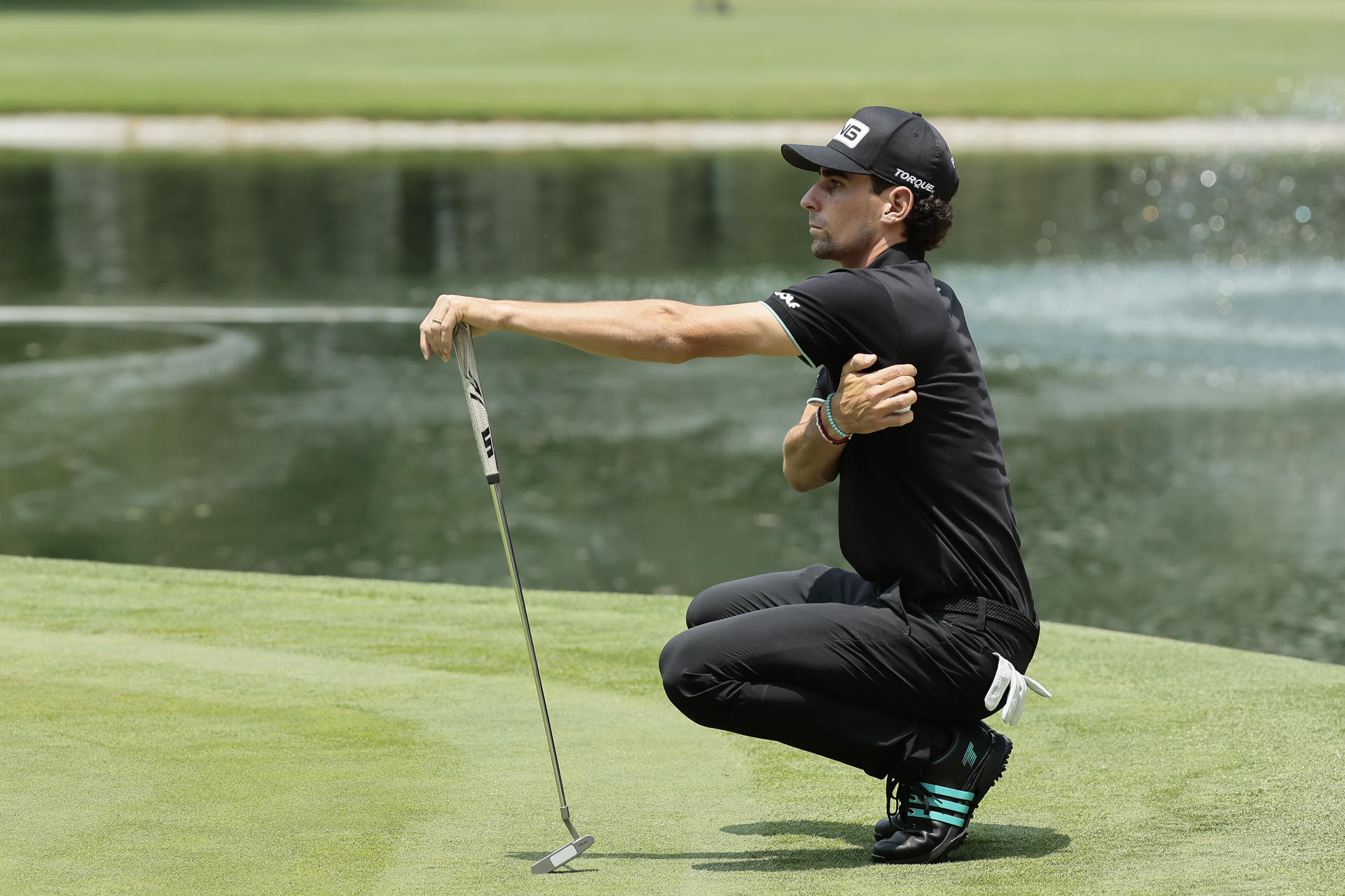 AME2785. CIUDAD DE MÉXICO (MÉXICO), 26/04/2025.- El chileno Joaquin Niemann del equipo Torque GC participa este sábado, en la segunda ronda del LIV Golf Ciudad de México en el Club de Golf Chapultepec, en Ciudad de México (México). EFE/José Méndez
