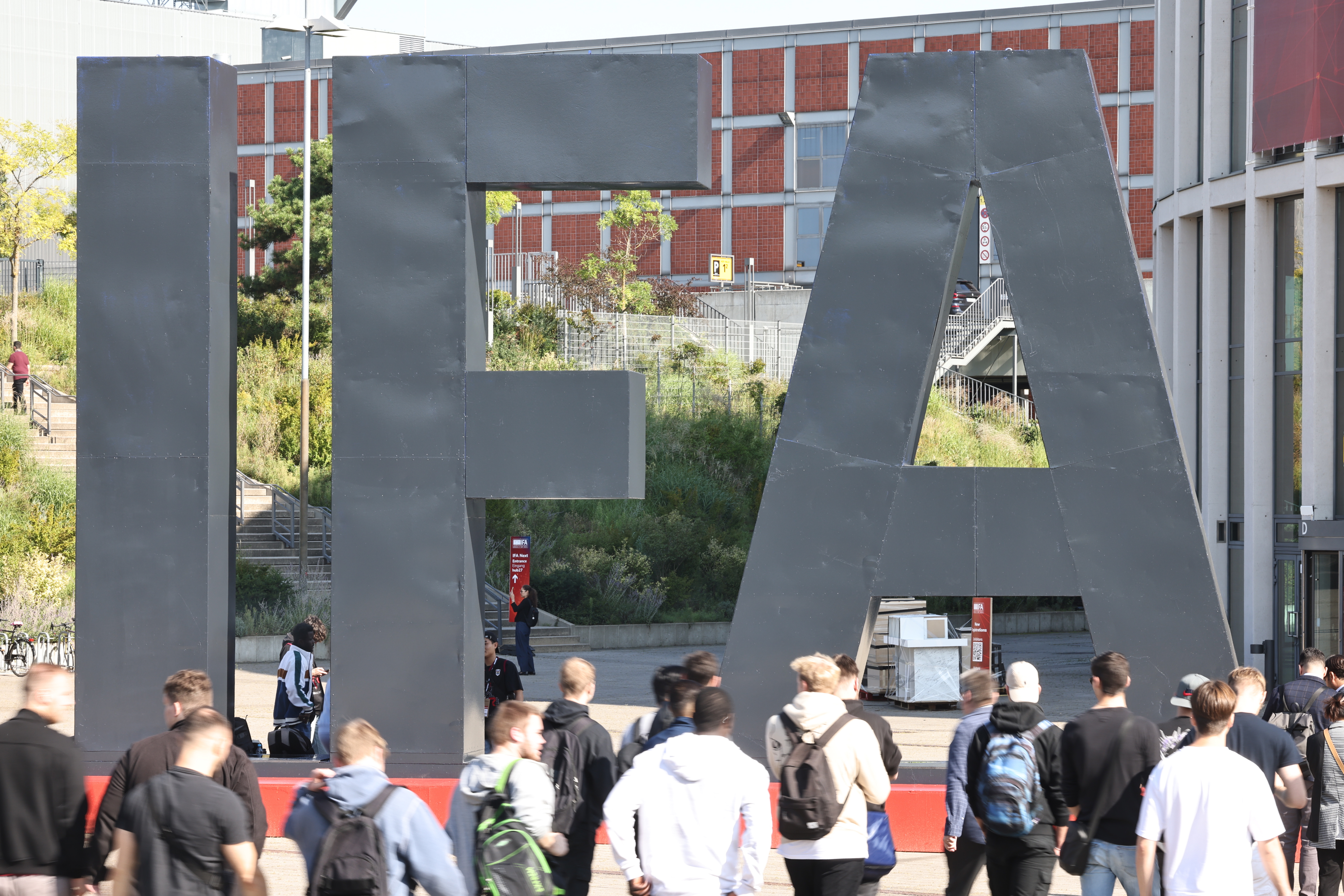 Berlin (Germany), 01/09/2023.- Visitors pass by an IFA lettering during the International Consumer Electronics Fair (Internationale Funkausstellung Berlin, IFA) in Berlin, Germany, 01 September 2023. IFA, the world's leading trade show for consumer electronics and home appliances, runs from 01 to 05 September 2023. (Alemania) EFE/EPA/CLEMENS BILAN