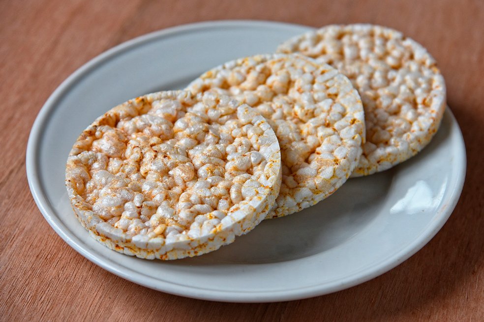 Postre: galletas de arroz con chocolate ¡Qué delicia!
