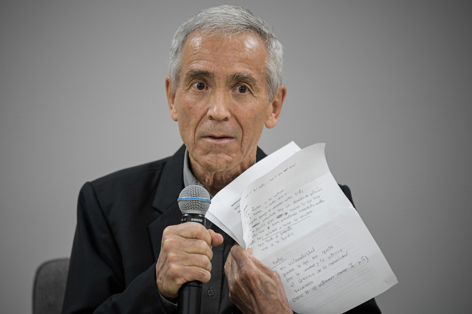 La historia del presunto encubrimiento a un pederasta contada por el padre De Roux