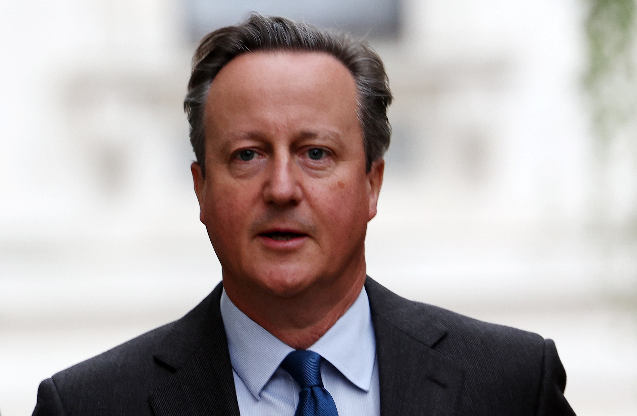 Las fisuras en el gobierno de Rishi Sunak que trajeron de regreso a David Cameron