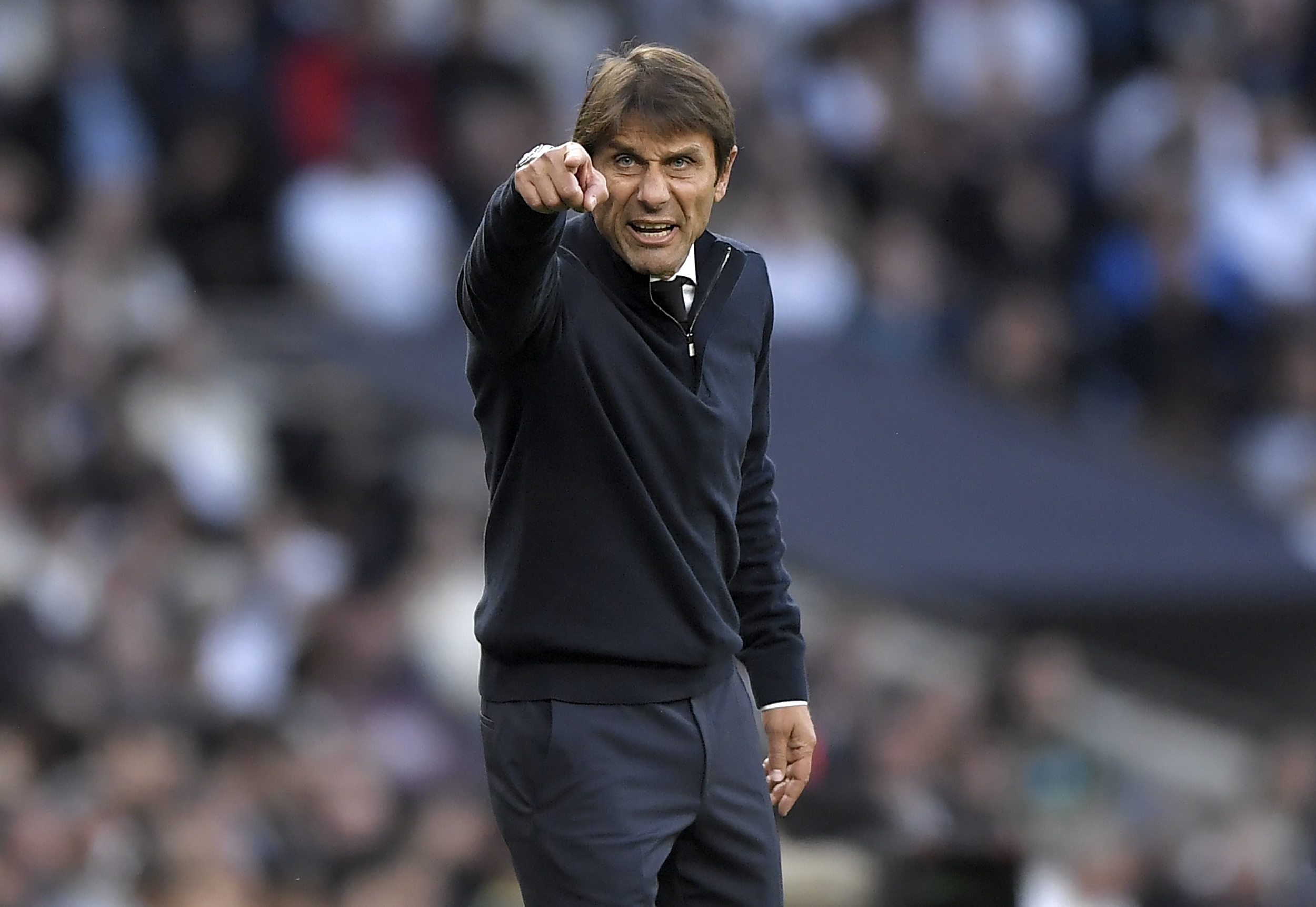 London (United Kingdom), 17/09/2022.- Tottenham manager Antonio Conte reacts during the English Premier League soccer match between Tottenham Hotspur and Leicester City in London, Britain, 17 September 2022. (Reino Unido, Londres) EFE/EPA/VINCENT MIGNOTT EDITORIAL USE ONLY. No use with unauthorized audio, video, data, fixture lists, club/league logos or 'live' services. Online in-match use limited to 120 images, no video emulation. No use in betting, games or single club/league/player publications