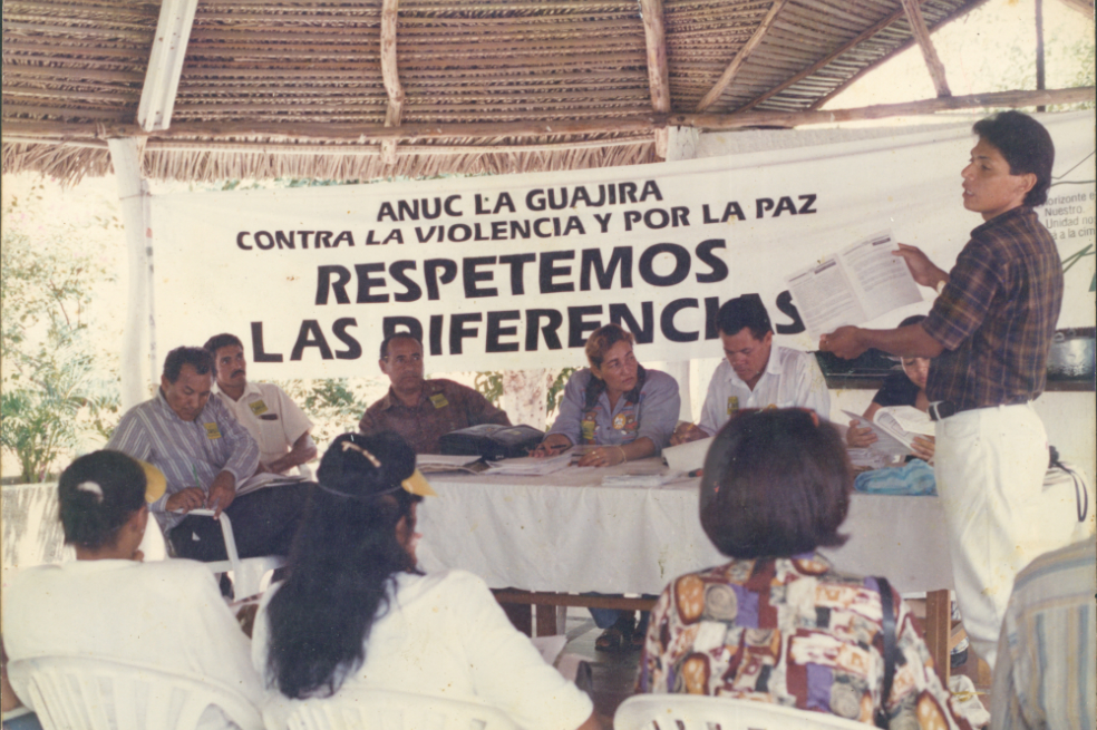 Campesinos en tierra indígena