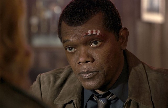 El Nick Fury original perdió su ojo por culpa de un trozo de metralla durante la Segunda Guerra Mundial. Su hijo, Nick Fury Jr., lo pierde a manos de unos asesinos que intentan quitarle la Fórmula Infinita que fluye por sus venas. La versión definitiva del personaje pierde su ojo como resultado de un ataque a un convoy que transportaba a Lobezno.