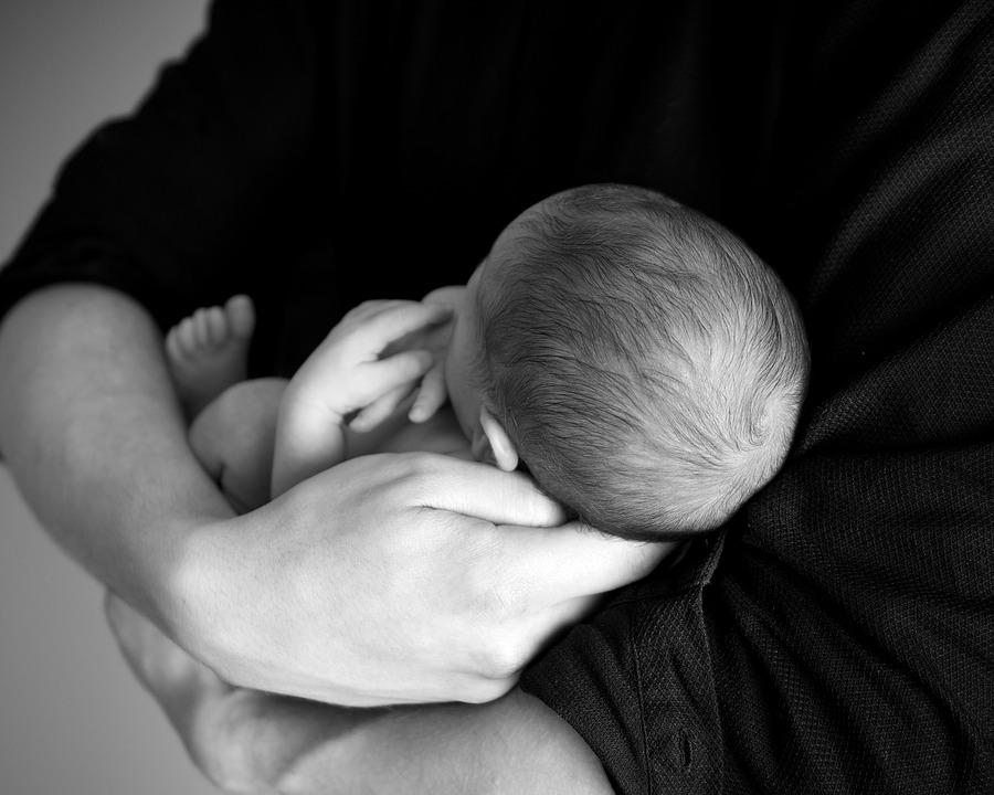 Nace bebé cuatro años después de la muerte de sus padres