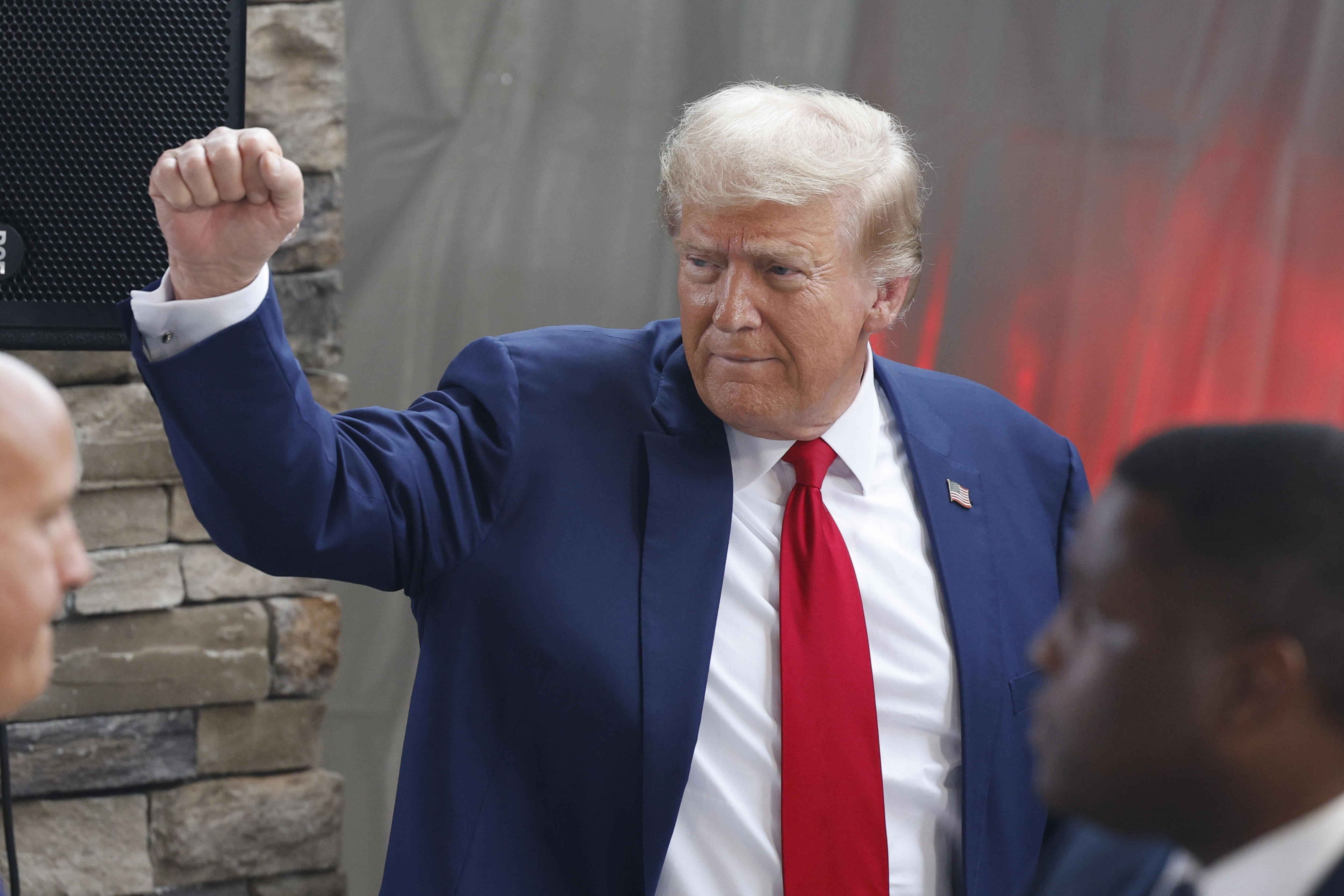Evans (United States), 04/10/2024.- Former US president and Republican presidential nominee Donald Trump gestures after speaking to the news media with Georgia Governor Brian Kemp (not pictured) in the wake of damage and recovery from Hurricane Helene in Evans, Georgia, USA, 04 October 2024. The Augusta area suffered major damage after Helene swept through. Trump is running against Democratic US Vice President Kamala Harris. EFE/EPA/ERIK S. LESSER