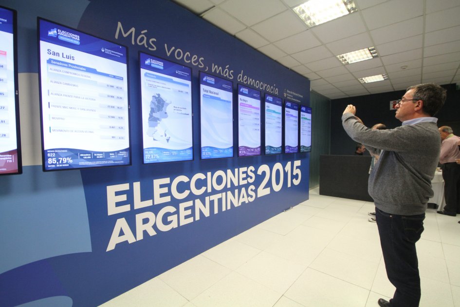 Carrera por los votos para segunda vuelta en presidenciales de Argentina