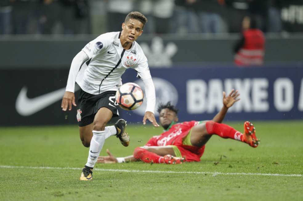 Corinthians le arrebató el sueño a Patriotas y lo eliminó de la Sudamericana