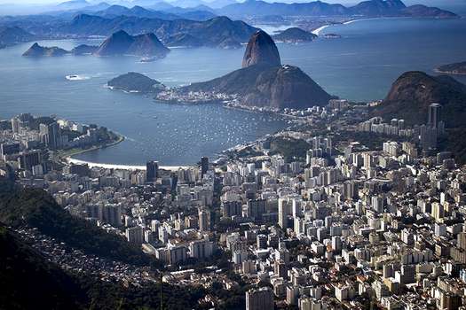 Carolina Herrera desfilará fuera de Nueva York por primera vez en sus más de 40 años de historia. Será el 1 de junio de 2023, en Río de Janeiro, donde Wes Gordon presentará la colección Resort 2024 de la marca. / Miguel Cruz