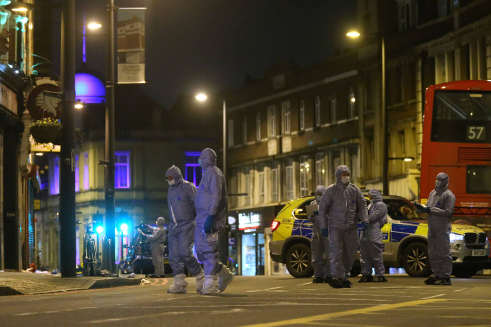 Policía de Londres mata a hombre que apuñaló a varias personas