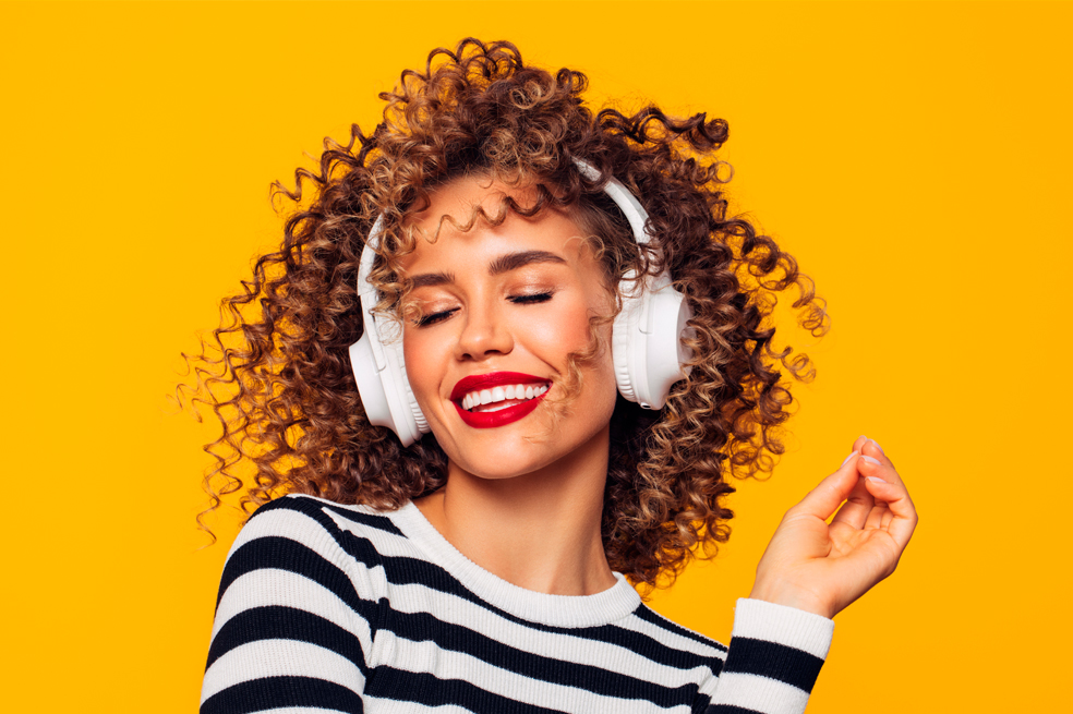 Listening bars: los lugares de moda para viajeros amantes de la música