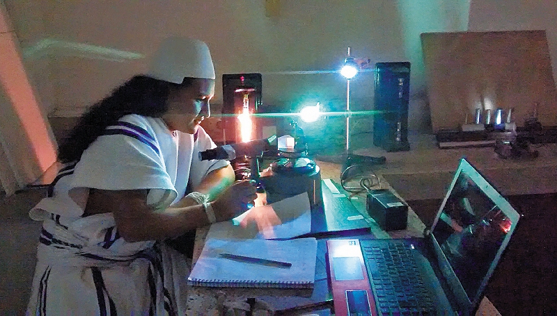 Teyrungʉmʉ durante una de sus jornadas de estudio.