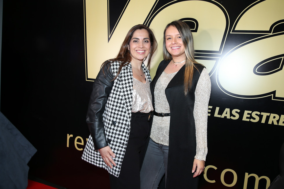 Azul K Carolina Plaza y Carolina Romero