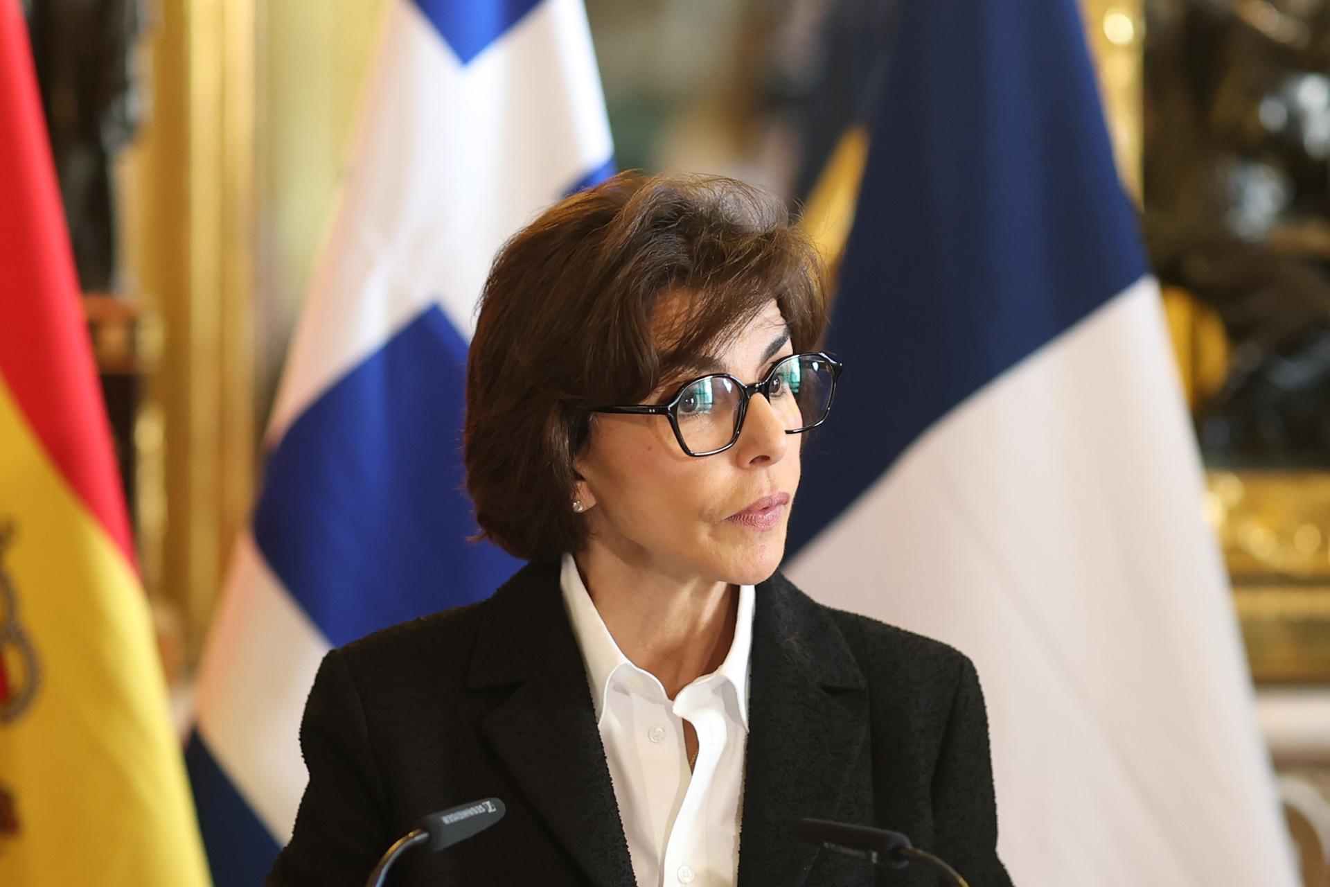 Ministra de Cultura francesa amenazó a periodista durante una entrevista en vivo