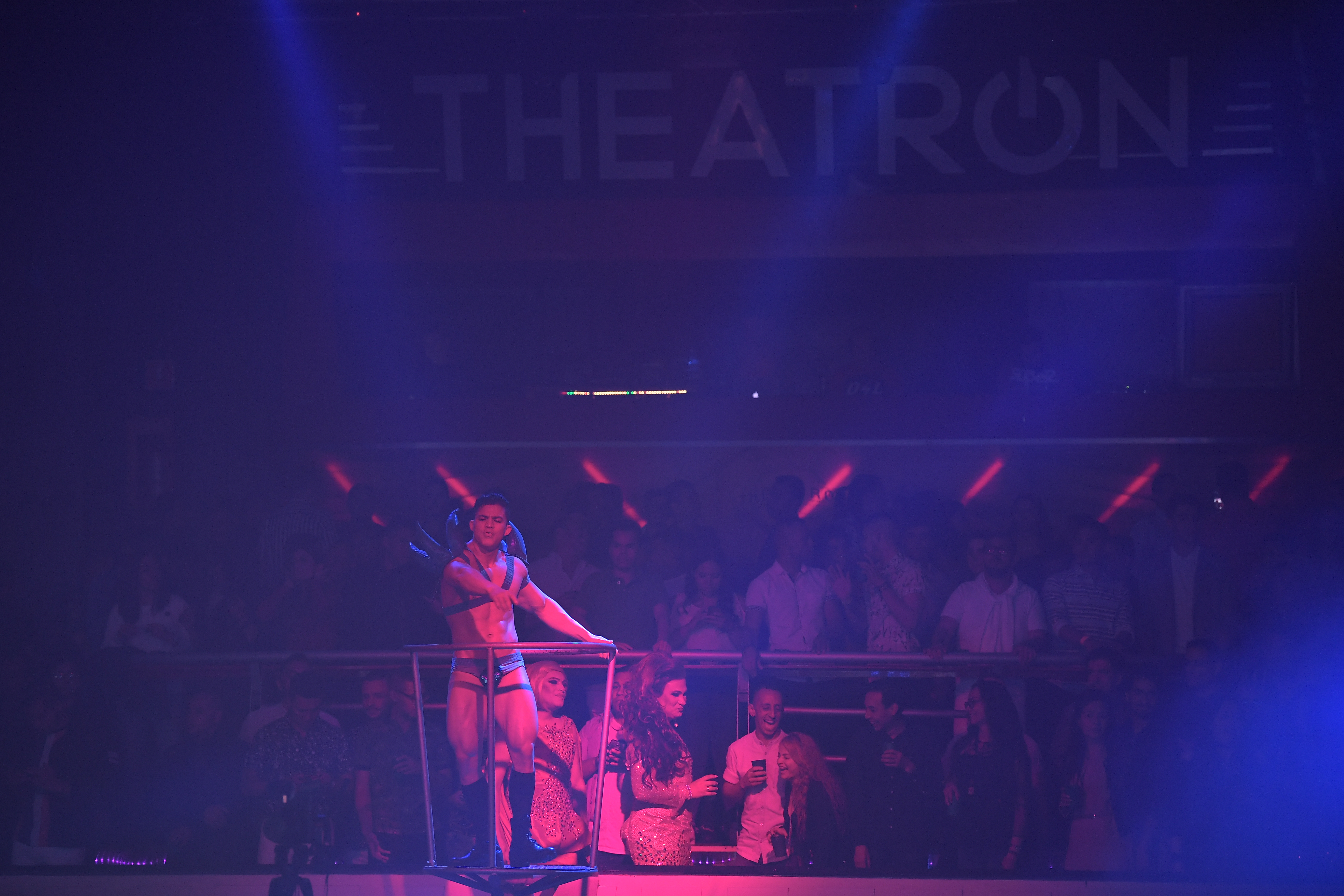 Denuncian ataque homofóbico en Theatron en Bogotá