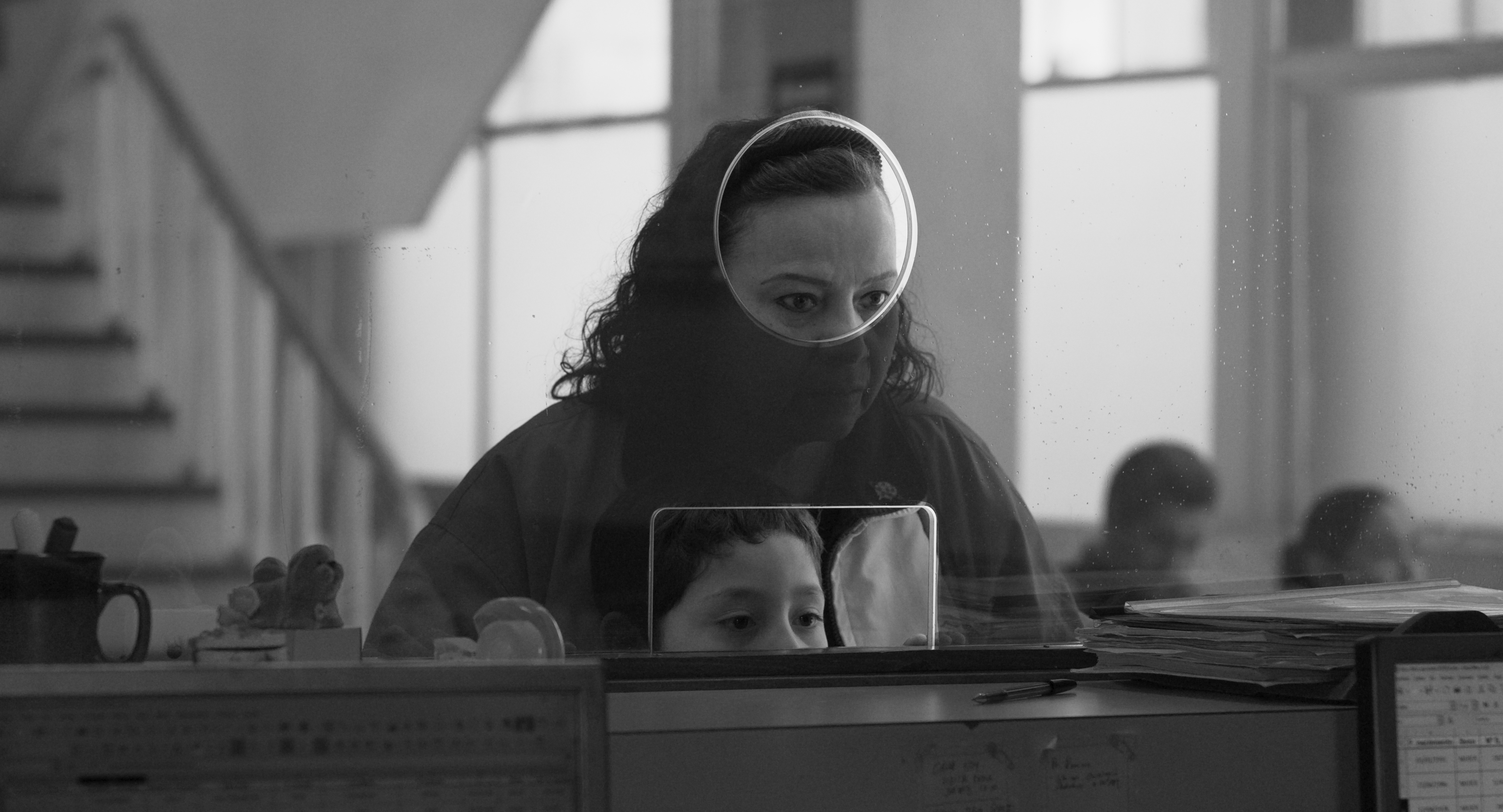 Sobrevivir en Latinoamérica es una historia en blanco y negro ‘Moscas’, de Fernando Eimbcke