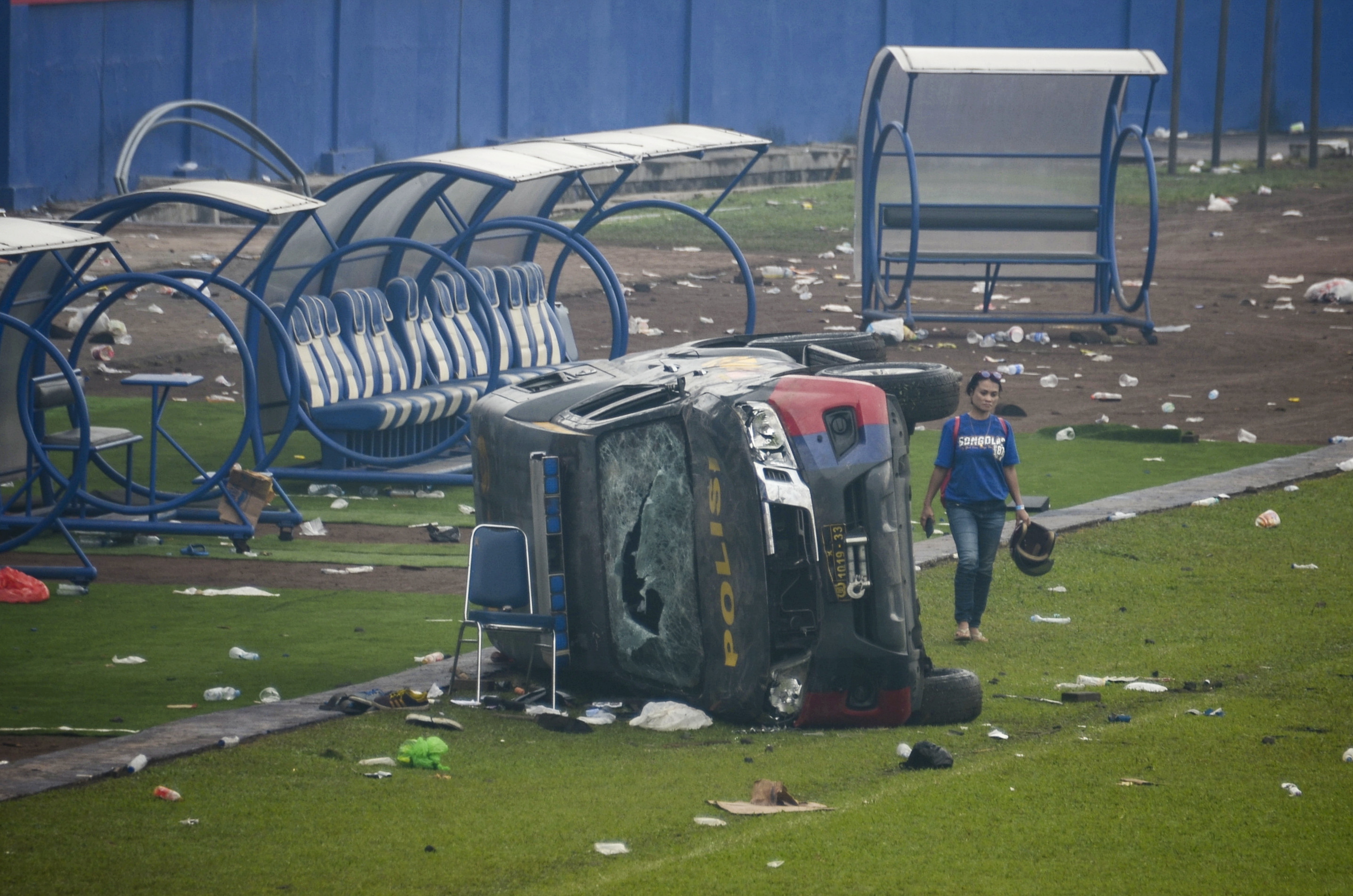 Fuertes críticas a la policía de Indonesia por la tragedia en el estadio de fútbol