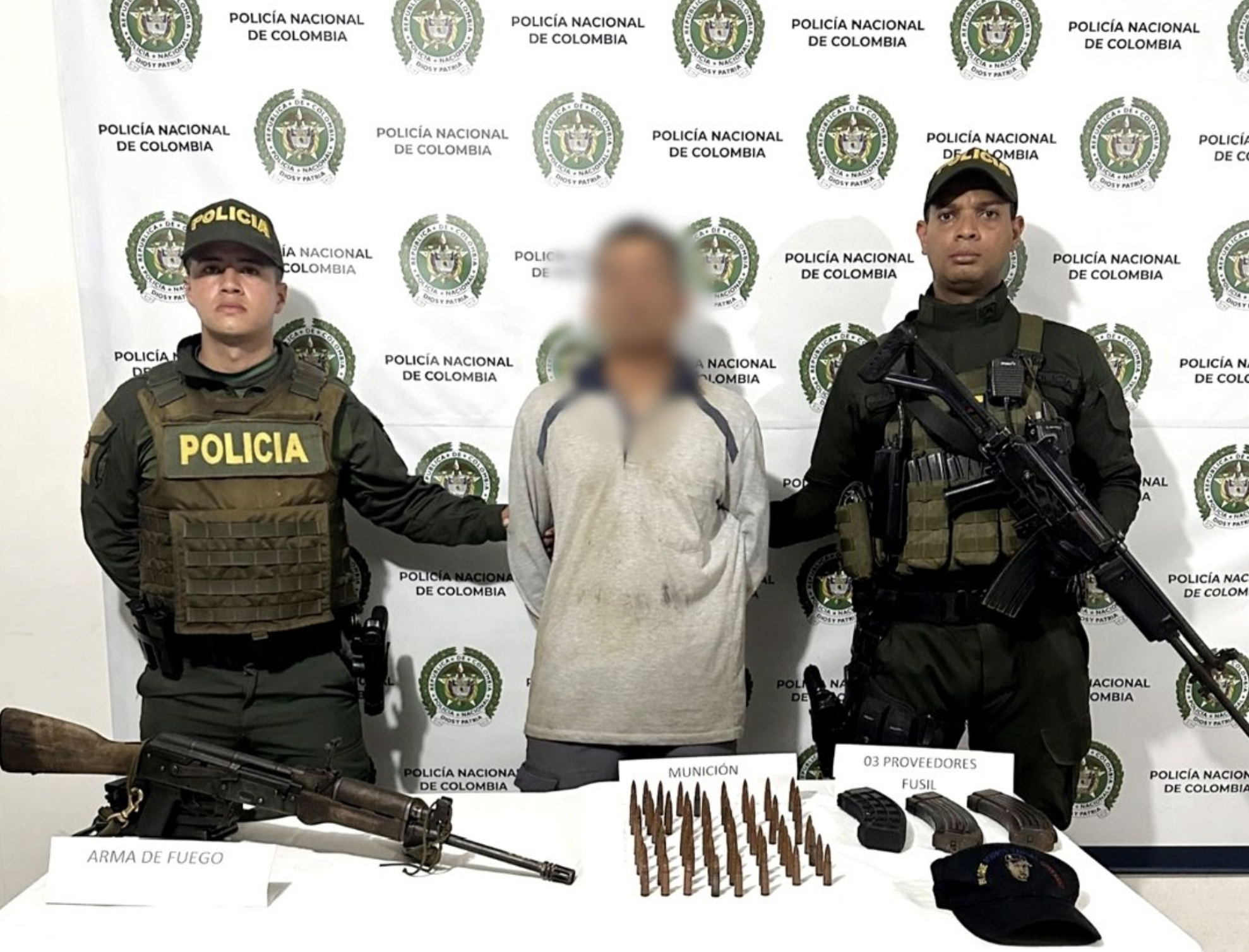Capturaron a un hombre con un fusil AK-47 en discoteca de El Bagre, Antioquia