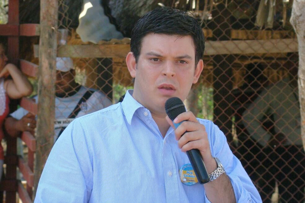 Migración de EE. UU. detiene a exgobernador Alejandro Lyons