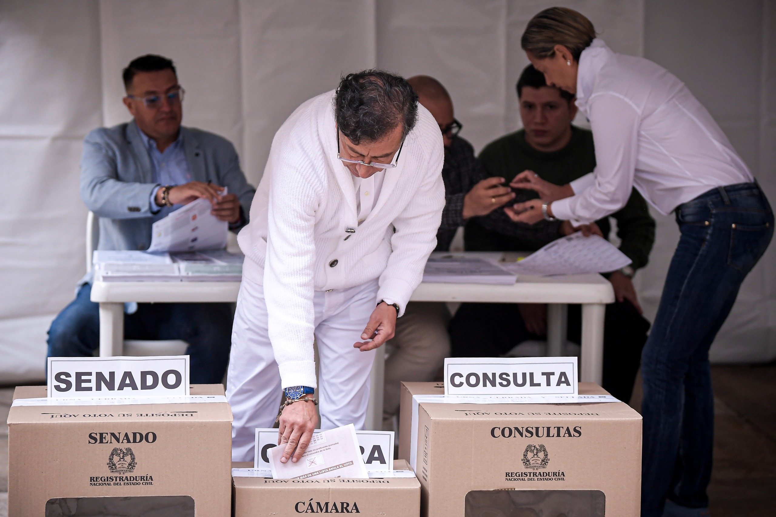 El presidente ejerció su derecho al voto en la mañana de este domingo 8 de marzo.