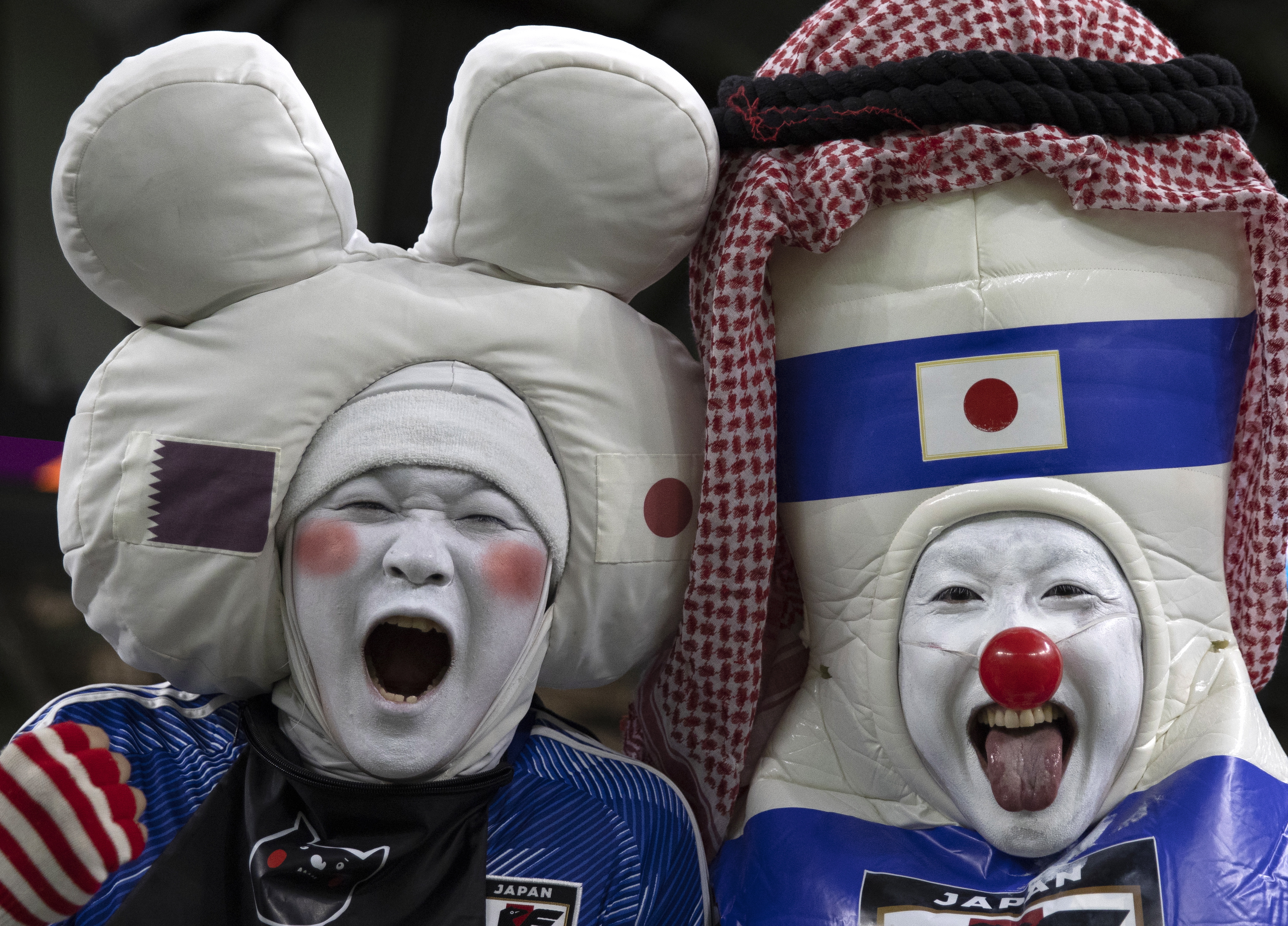 Al Wakrah (Qatar), 05/12/2022.- Supporters of Japan arrive for the FIFA World Cup 2022 round of 16 soccer match between Japan and Croatia at Al Janoub Stadium in Al Wakrah, Qatar, 05 December 2022. (Mundial de Fútbol, Croacia, Japón, Catar) EFE/EPA/Abir Sultan