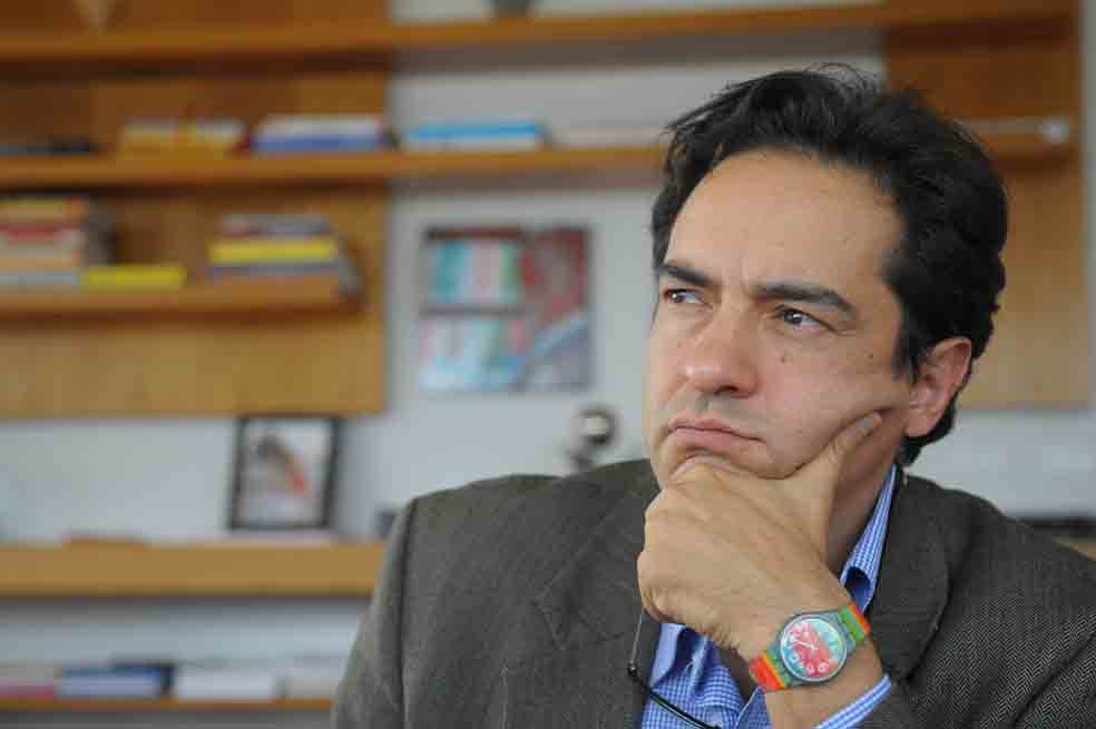 Imputan cargos a exsecretario de Educación por presuntas anomalías en contratos