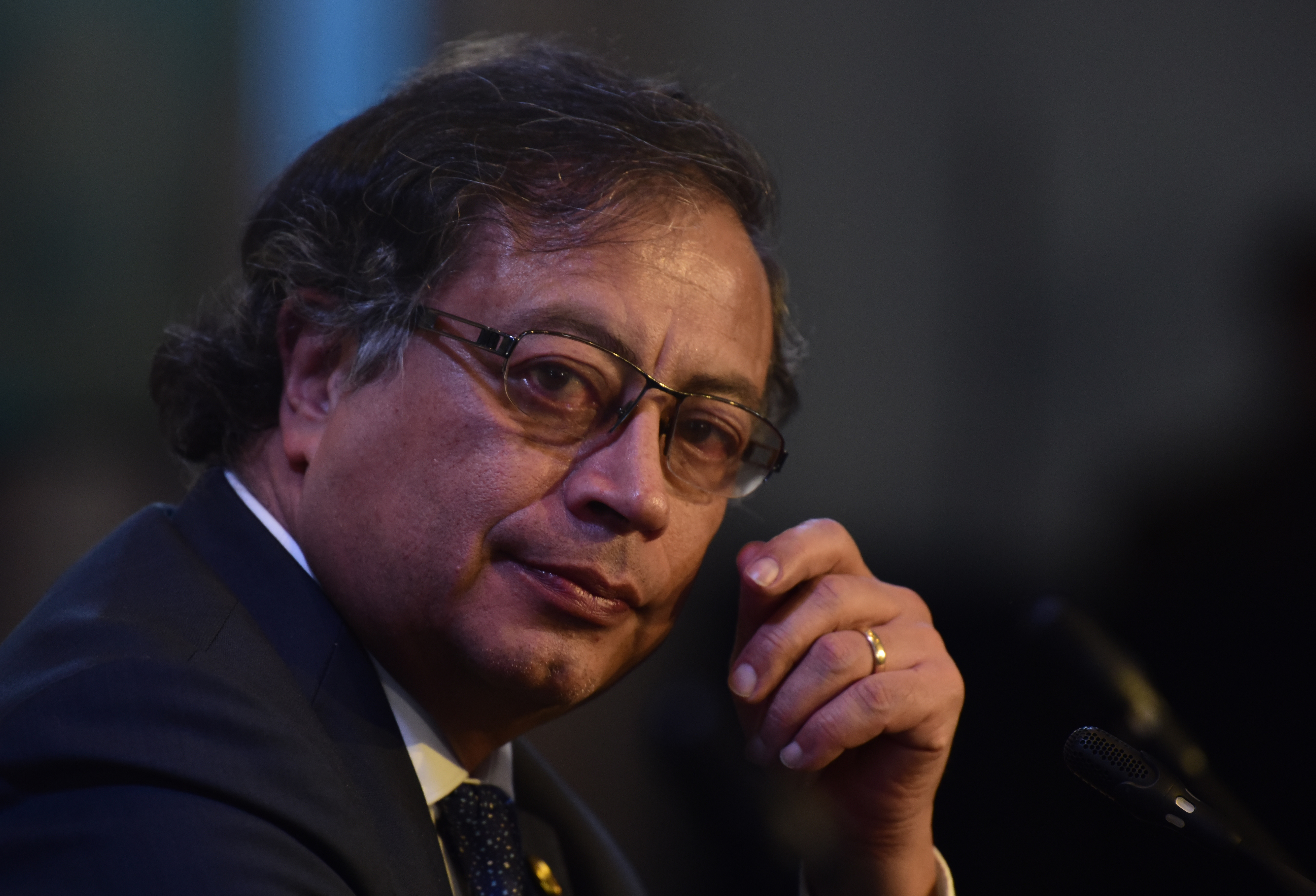 Reparos de gremios al decreto que permite a Petro administrar servicios públicos