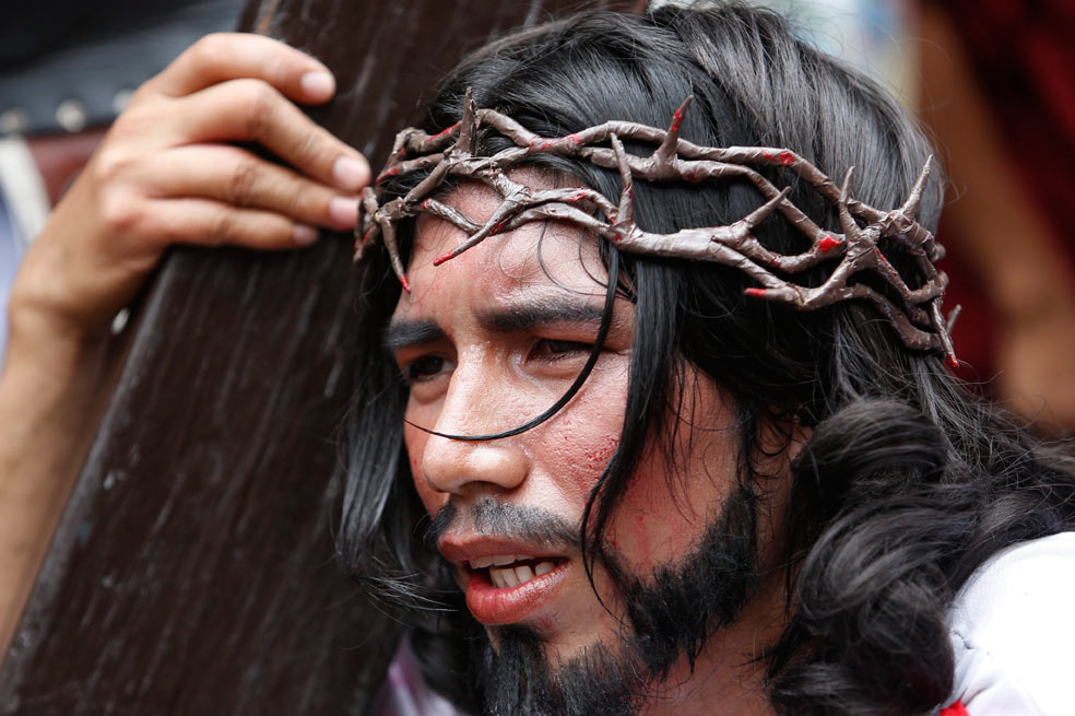 En Filipinas, así se reconstruye la crucifixión de Jesucristo en Viernes Santo