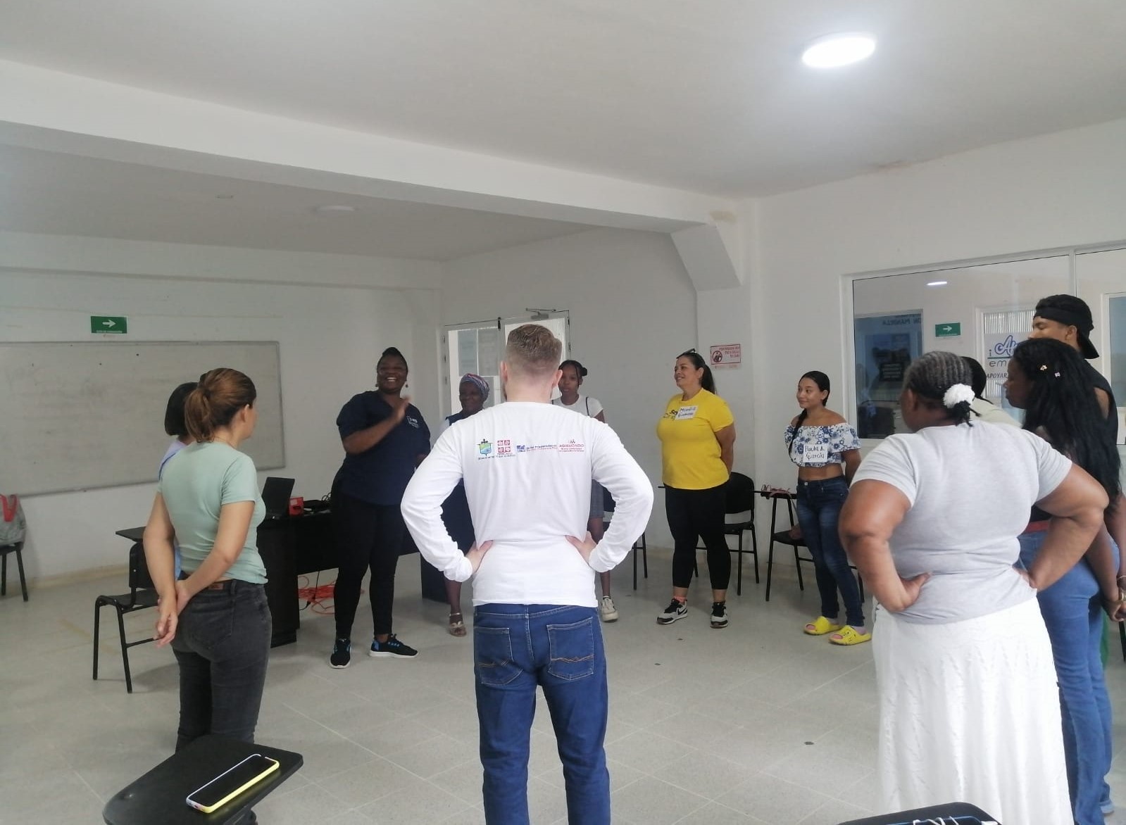 Actividad con lideresas en el Centro Integral de Escucha de Apartadó.