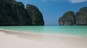Tailandia reabre al turismo su icónica Maya Bay, famosa por la película La Playa