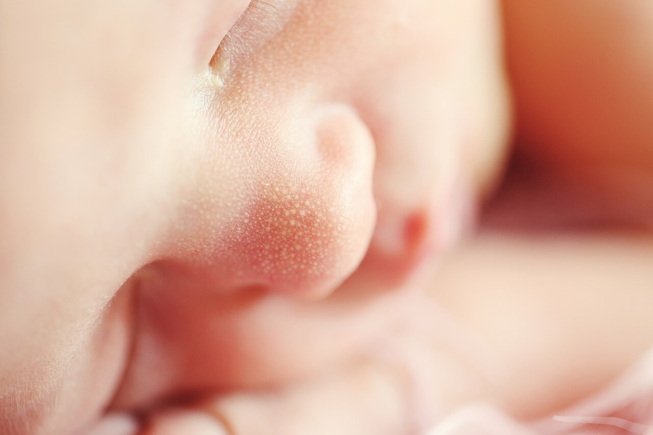 Las bacterias intestinales de los bebés se ven afectadas por el tipo de parto
